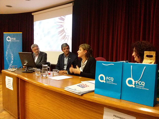 Referentes de los Colegios de Bioquímicos y de Farmacéuticos de Córdoba junto al Decano de la FCQ (UNC).